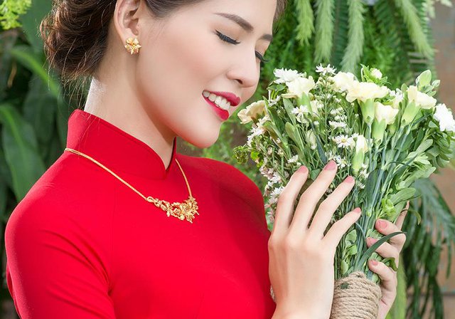 https://www.diamondflower.vn/storage/blogs/bo-trang-suc-cuoi_1663664708.jpg