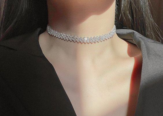 https://www.diamondflower.vn/storage/blogs/cach-phoi-day-chuyen-dep_1669263446.jpg