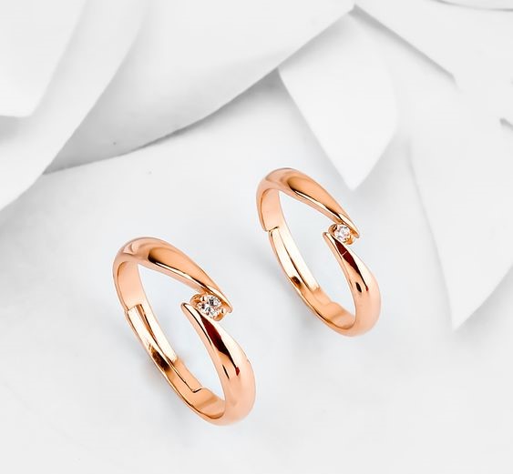 https://www.diamondflower.vn/storage/blogs/cap-nhan-cuoi-gia-bao-nhieu_1667207692.jpg