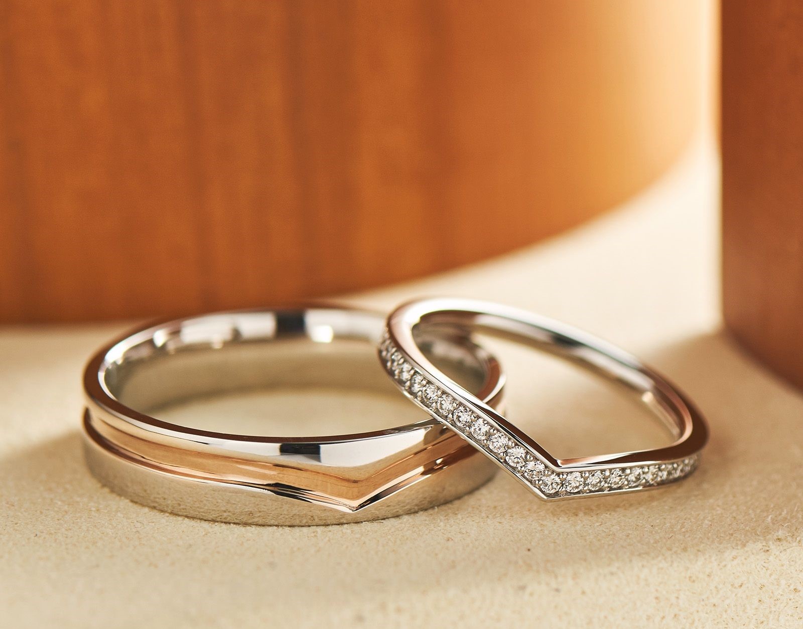https://www.diamondflower.vn/storage/blogs/gia-cap-nhan-cuoi-vang-18k_1667190821.jpg
