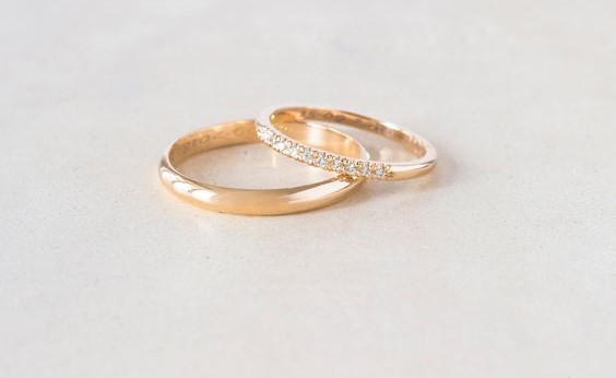 https://www.diamondflower.vn/storage/blogs/gia-nhan-cuoi_1665670958.jpg