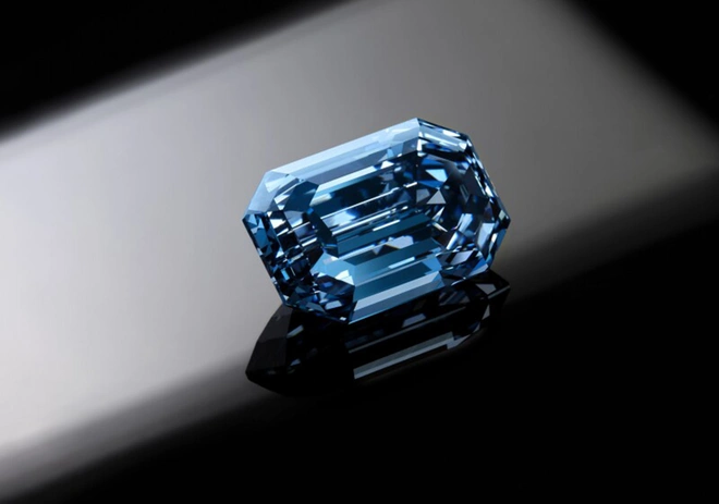 https://www.diamondflower.vn/storage/blogs/kim-cuong-xanh-lon-nhat-the-gioi_1663386135.png
