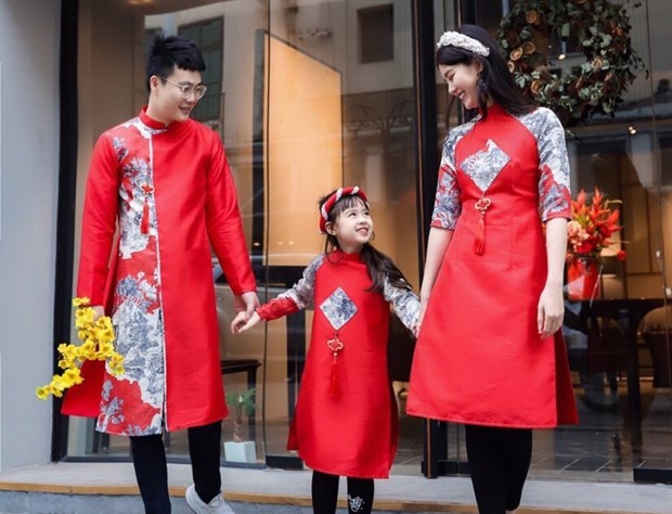 https://www.diamondflower.vn/storage/blogs/mau-do-ngay-tet_1671681500.jpg