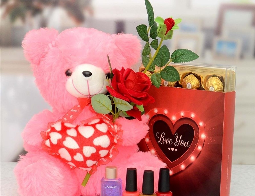 https://www.diamondflower.vn/storage/blogs/mua-qua-valentine-cho-ban-gai_1673931358.jpg