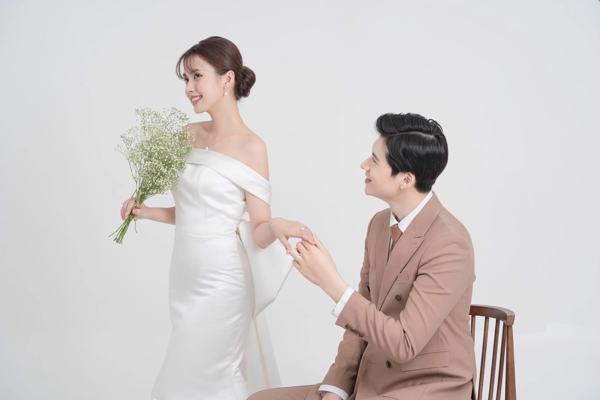 https://www.diamondflower.vn/storage/blogs/nhan-cau-hon-kim-cuong_1665375540.png