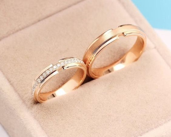 https://www.diamondflower.vn/storage/blogs/nhan-cuoi-vang-hong_1665743145.jpg
