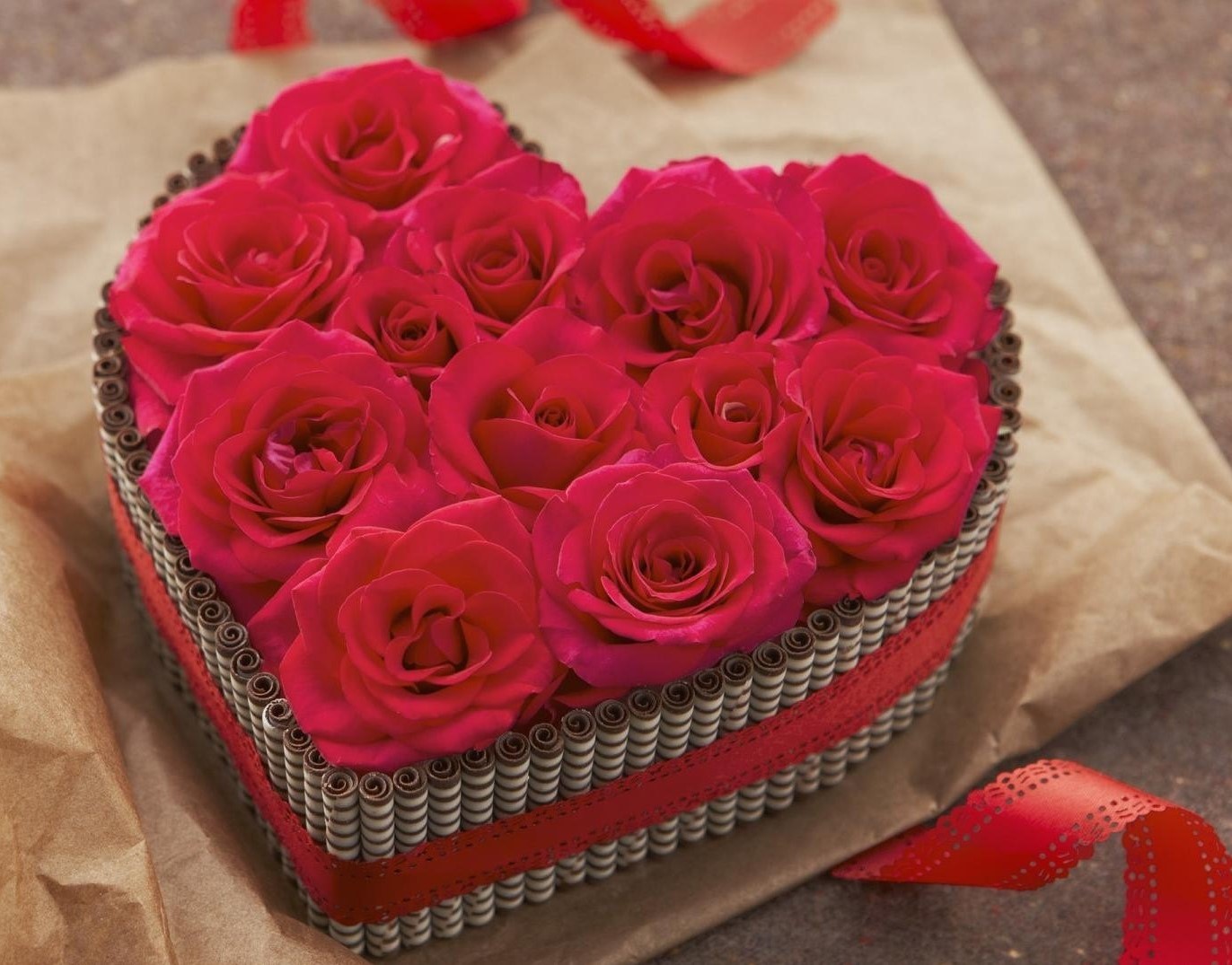 https://www.diamondflower.vn/storage/blogs/qua-tang-trang-suc_1673623285.jpg