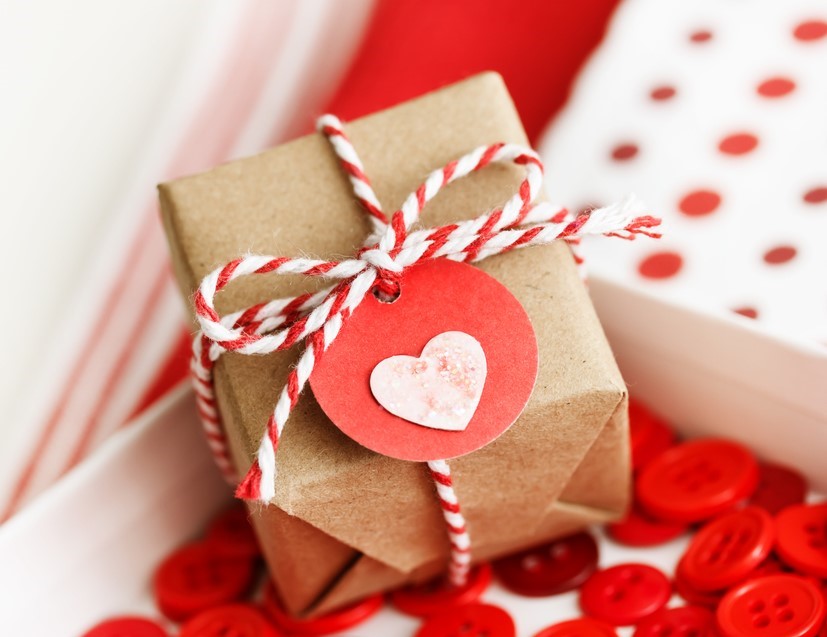 https://www.diamondflower.vn/storage/blogs/qua-tang-valentine-cho-nam_1673671084.jpg