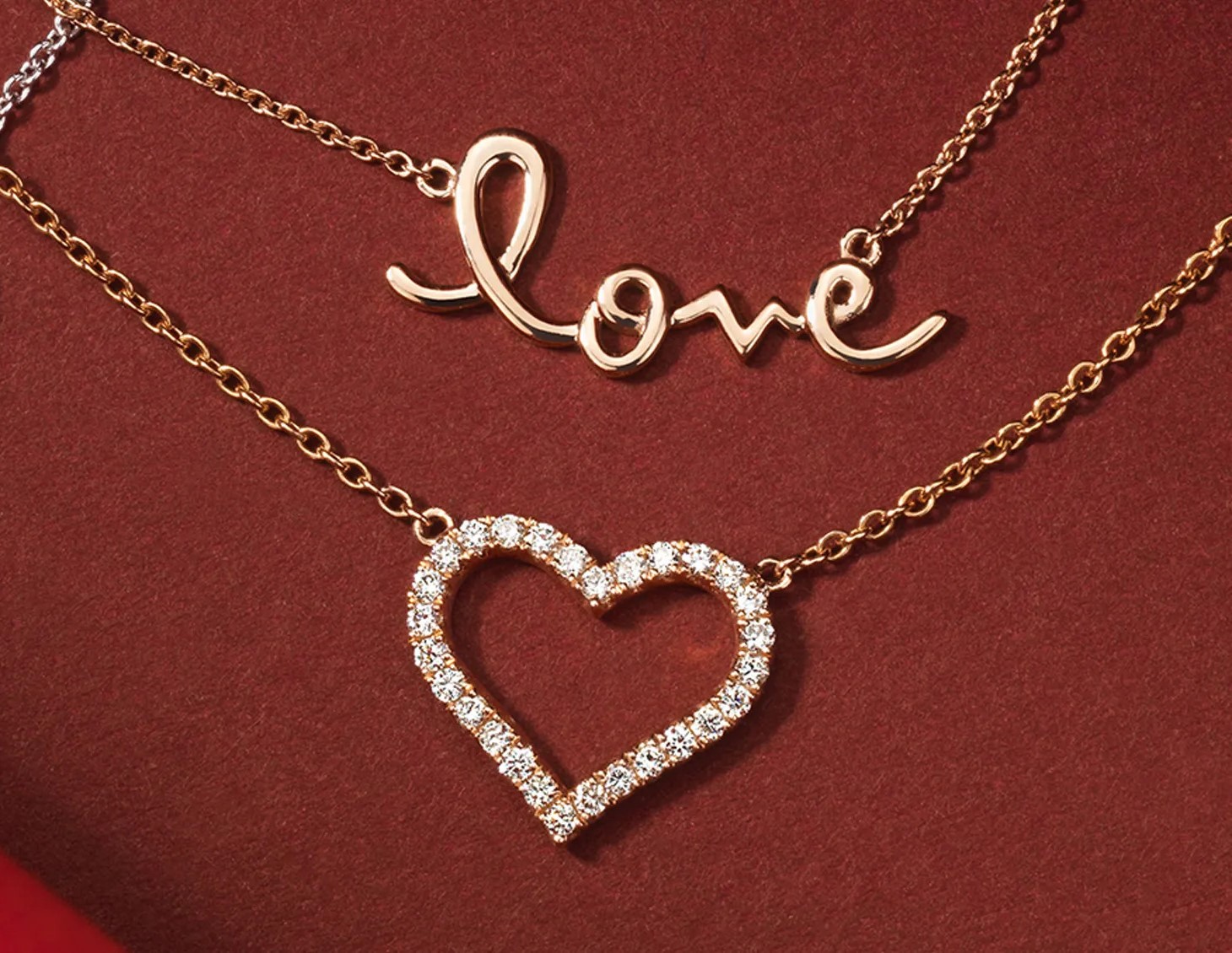 https://www.diamondflower.vn/storage/blogs/trang-suc-valentine_1673869137.jpeg